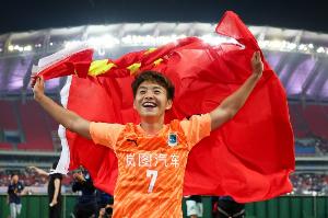 率武汉女足亚冠夺冠！官方：王霜入选亚足联年度最佳女足球员候选