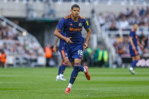 埃迪-豪：奥苏拉踢得很好，我在考虑英超给他首发机会