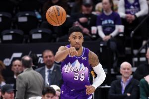 官方：爵士裁掉小马丁 他新赛季800万美元的合同完全无保障