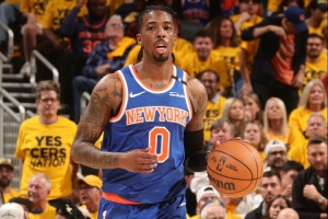 美记：步行者计划以一份无保障的训练营合同签下德朗-赖特