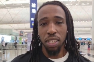 克罗斯踏上返程的航班！中国香港金牛祝他未来一切顺利 后会有期