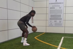 🏀罗德里戈晒卡马文加打篮球视频，娴熟胯下运球+远投命中