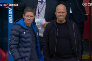 利物浦vs水晶宫看台球迷出现医疗状况,比赛中断5分钟后恢复 利物浦vs水晶宫看台球迷出现医疗状况,比赛中断5分钟后恢复