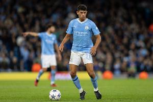 记者：努内斯将会首发出战伯恩利，科瓦西奇也随队来到球场