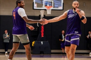 新赛季能走多远？太阳晒训练照：杰伦-格林狄龙击掌 马卢阿奇扣篮