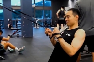 青岛男篮训练日常:力量训练💪🏻 积跬步以致千里! 青岛男篮训练日常:力量训练💪🏻 积跬步以致千里!