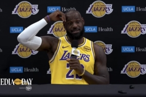 詹姆斯:今夏我练习了更多的接球三分 当我不持球时也能发挥作用 詹姆斯:今夏我练习了更多的接球三分 当我不持球时也能发挥作用