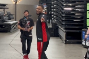 听说杨瀚森教了你中文？利拉德展示：早上好~