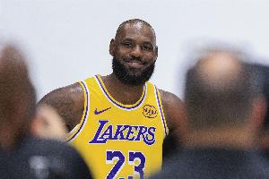 詹姆斯：8岁时参与体育改变了我的出身 是体育让我离开了贫民区