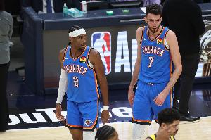 SGA：霍姆格伦甚至远远没到他想要的水平 他天生就是打篮球的料