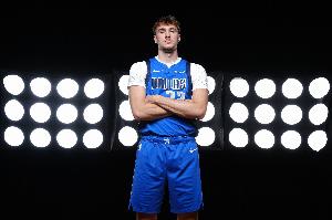 基德：我们将会考虑很多不同的阵容组合 他们得去竞争上岗