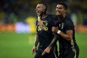 贝纳德斯基:C罗比你想象的要谦逊和善解人意,能和大家打成一片 贝纳德斯基:C罗比你想象的要谦逊和善解人意,能和大家打成一片