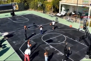 在网红直播间投三分13仅中2 詹姆斯打趣：我觉得篮筐有点歪😂