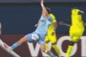 看着都疼！伊尔迪兹用裆部封堵佩佩远射，随后痛苦跪地