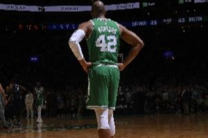 科尔:霍福德能适配多种阵容 他已39岁了新赛季会缺席一些比赛 科尔:霍福德能适配多种阵容 他已39岁了新赛季会缺席一些比赛