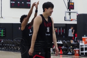 小吧探班啦🤓现场直击杨瀚森训练 打磨罚球 今天的氛围很轻松！