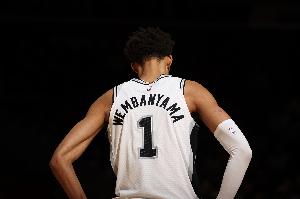 科内特:文班职业态度专注度让人印象深刻 他还有巨大的提升空间 科内特:文班职业态度专注度让人印象深刻 他还有巨大的提升空间