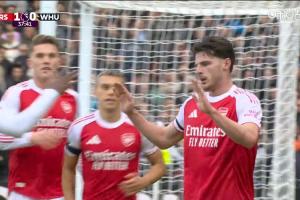 破旧主！赖斯第38分钟破门后选择不庆祝，阿森纳1-0领先西汉姆联