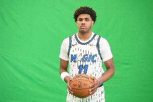 扣篮王之子有投射！小理查德森三分3中3拿全场最高13分外加4篮板