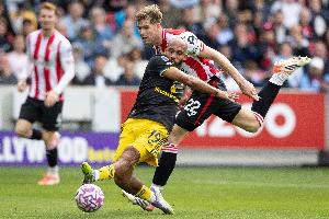 承认误判！邮报：裁判主管韦伯向曼联承认，柯林斯上轮应被罚下