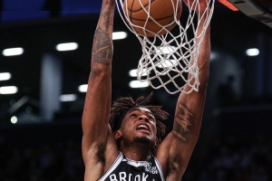 开发三分球了？克拉克斯顿上半场7中5砍11+8 外线1中1