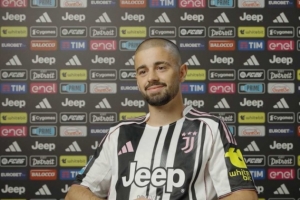 热格罗瓦：12岁曾参加AC米兰的训练营，见到了卡卡、帕托等球星