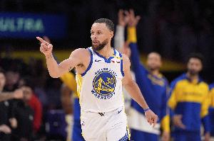 假期没落下学习!库里首节5中4&三分3中2轰11分&命中没站稳三分 假期没落下学习!库里首节5中4&三分3中2轰11分&命中没站稳三分