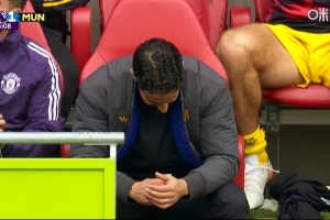 都不敢看😂阿莫林、弗里克、囧叔都不敢看弟子罚点 结果全罚丢 都不敢看😂阿莫林、弗里克、囧叔都不敢看弟子罚点 结果全罚丢