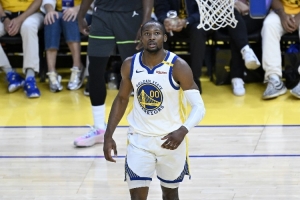 眼前一亮！库明加屡送妙传秀才华 3中2拿到5分6板4助1帽正负值+7