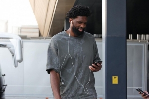 开启生涯第10个赛季！恩比德晒照一波：在阿布扎比玩得很开心