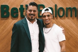 经纪人：贝蒂斯待安东尼如亲生儿子，球员接受大幅降薪促成转会