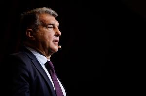 拉波尔塔谈德容反对西甲海外赛：尊重他观点，但按西甲要求办事