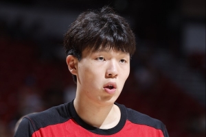 媒体人:开拓者没有给杨瀚森上线发牌的权限 小杨多做些挡拆快下 媒体人:开拓者没有给杨瀚森上线发牌的权限 小杨多做些挡拆快下