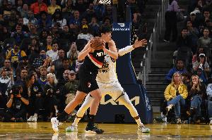 媒体人：这应该是杨瀚森生涯至今最难比赛 今天只能先从蓝领做起