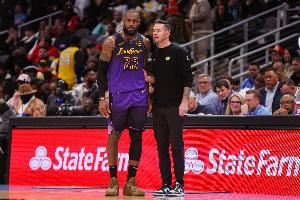 雷迪克:詹姆斯至今未参加球队完整合练 他有自己的恢复时间表 雷迪克:詹姆斯至今未参加球队完整合练 他有自己的恢复时间表