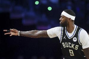 全队三分命中率50%！波蒂斯：这对进攻很有帮助 我们的默契更强了