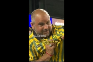 友爱,大马丁按约定将自己的训练服赠送给家乡球队的球迷 友爱,大马丁按约定将自己的训练服赠送给家乡球队的球迷