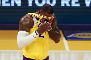 阿里纳斯：詹姆斯已经给NBA做了22年推广了 给自己做个推广怎么了