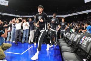 1分钟都没捞着🚨NBA中国赛二番战 篮网前锋曾凡博未获出场机会 1分钟都没捞着🚨NBA中国赛二番战 篮网前锋曾凡博未获出场机会