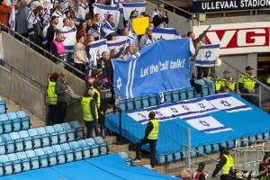 挪威5-0以色列赛中横幅:以色列—用足球说话 挪威—让儿童活下去 挪威5-0以色列赛中横幅:以色列—用足球说话 挪威—让儿童活下去