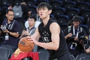 李宁鼓励曾凡博：要用体育精神激励自己 大胆地在赛场上去争取