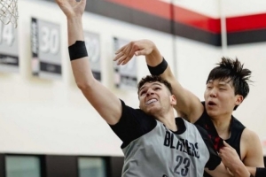 克林根：杨瀚森和我体型接近 我们每天都卡位抢篮板&一起进步