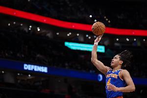 迈克-布朗谈达迪耶发展：他很年轻身材有优势 发展联盟是可行选项