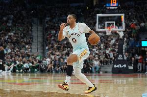 弹无虚发！凯尔登全场5中5贡献14分3板1助3断 正负值+20冠绝全场