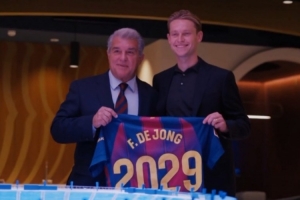 巴萨官方晒视频纪念德容续约：弗兰基，2029💙❤