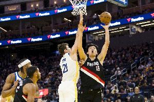 再战勇士小杨表现中规中矩 克林根与杨瀚森良性竞争推动共同进步