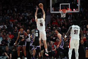 媒体人:杨瀚森适应NBA三分线的速度比想象快 若场均1三分就很棒 媒体人:杨瀚森适应NBA三分线的速度比想象快 若场均1三分就很棒