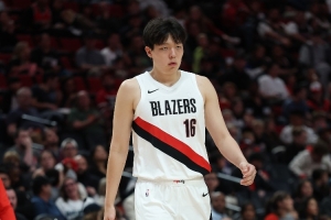 媒体人：杨瀚森起点不算特别高 但三场季前赛每场都有明显的进步