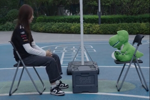 抽象美女汽车主播模仿詹姆斯“决定2” 曾在直播中模仿蔡徐坤出圈 抽象美女汽车主播模仿詹姆斯“决定2” 曾在直播中模仿蔡徐坤出圈