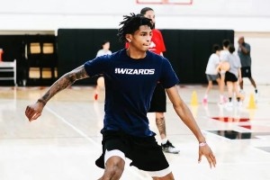 AJ-约翰逊晒训练生活照 还晒出带有个人Logo的背包